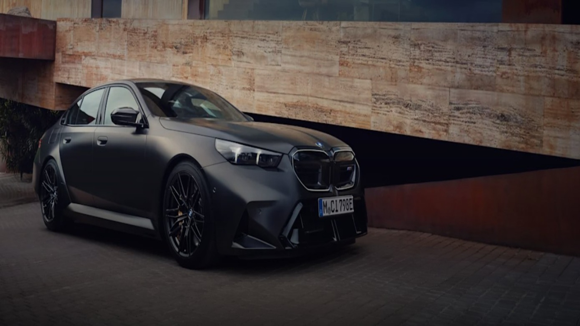 M5 (2025)